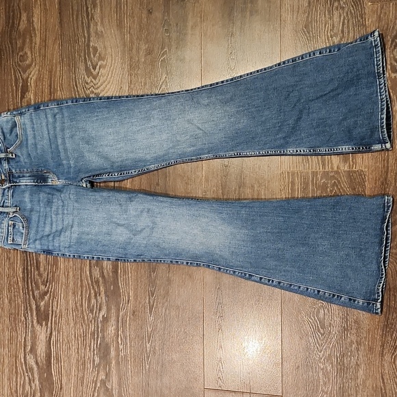 ❤️ ABERCROMBIE & FITCH JEANS ULTRA HIGH RISE FLARE JEANS, 4 (27) - Picture 3 of 9